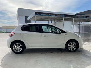 Peugeot 208 2014