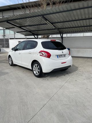Peugeot 208 2014
