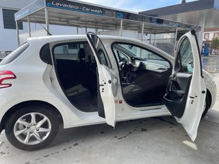 Peugeot 208 2014