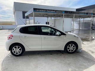 Peugeot 208 2014