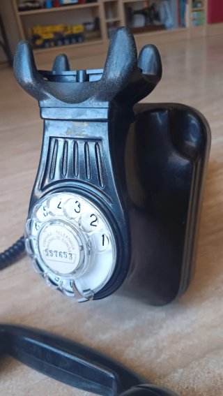 Teléfono antiguo baquelita negro