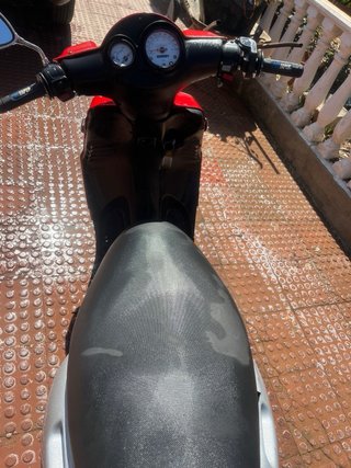Beta Scooter Roja y Plata