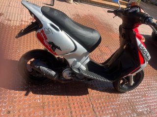 Beta Scooter Roja y Plata
