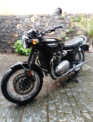 Moto Clásica Negra