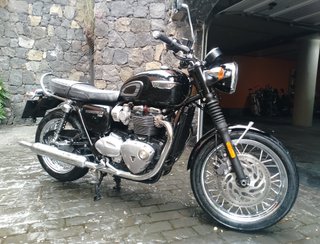 Moto Clásica Negra
