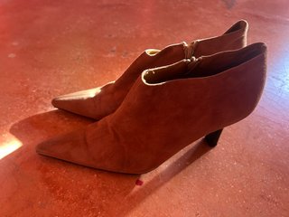 Botines ante tacón marrón/camel T39