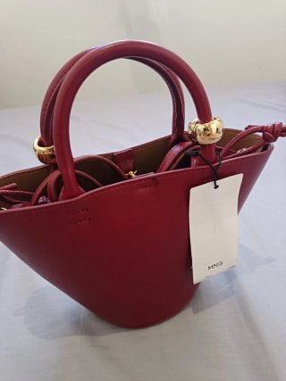 Bolso Mango NUEVO de mano y bandolera rojo mate.