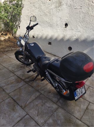 Suzuki Marauder 125cc Cruiser Negra