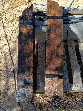 Vigas de madera rústicas para chimenea
