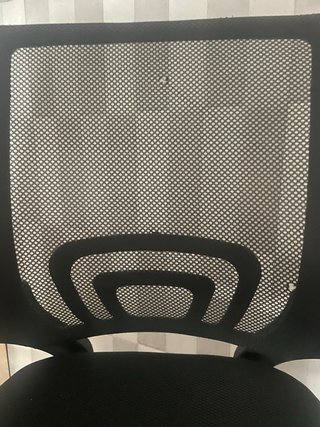 Silla de oficina negra y plateada
