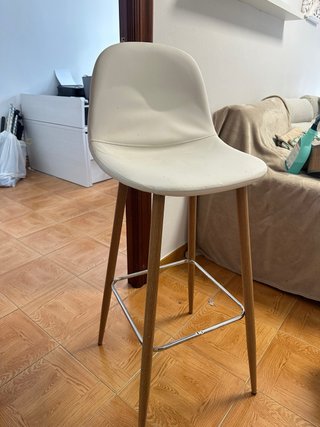Taburete alto con respaldo