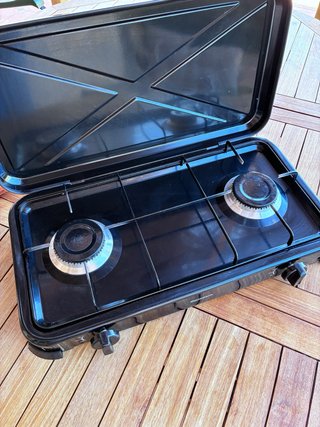Placa de cocina de gas utilizada unas cuantas vece