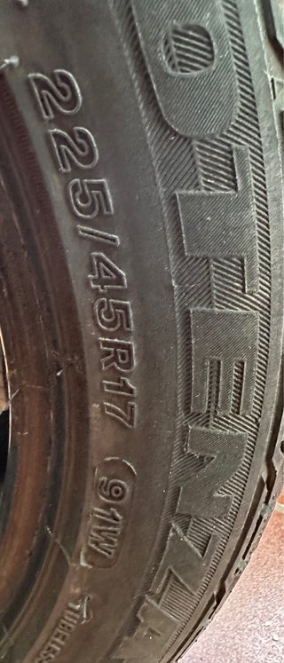 Neumático 225/45 R17