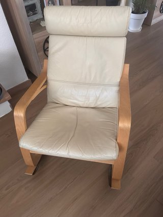 Mecedora polipiel beige y madera