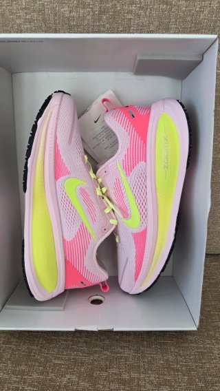 Nike Vomero 18 NBY Talla 43
