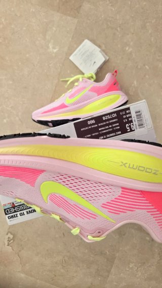 Nike Vomero 18 NBY Talla 43
