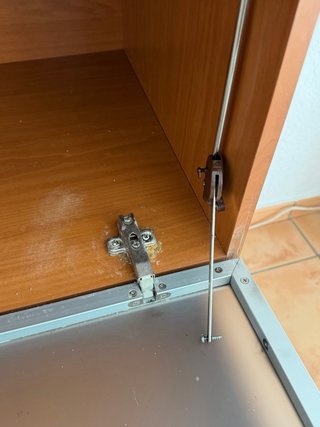 Mesa, 6 sillas, vitrina, sillones y aparador.