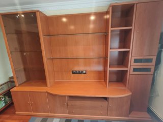 Mueble de salón madera y cristal