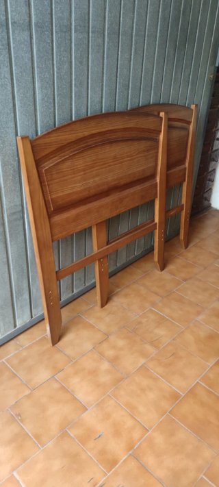 Cabeceros de madera marrones