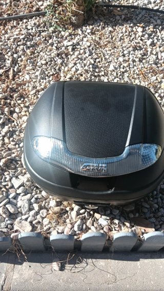 Baúl Moto 35L Casi Nuevo Givi con soporte