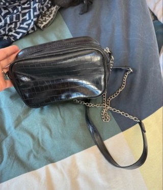 Bolso bandolera negro efecto cocodrilo
