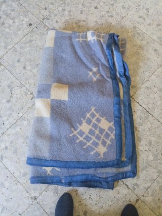 Manta polar 1,35 azul y blanco
