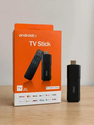 Android TV Stick 4K con telecomando