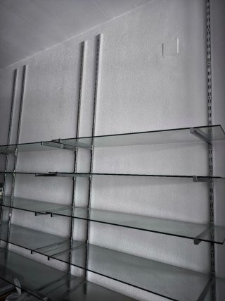 5 Estanterías expositores cristal y metal plateado