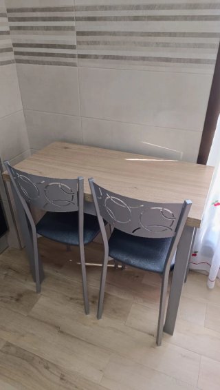 Mesa de cocina + 2 sillas