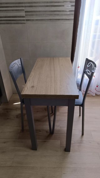 Mesa de cocina + 2 sillas