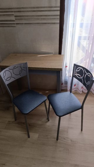 Mesa de cocina + 2 sillas