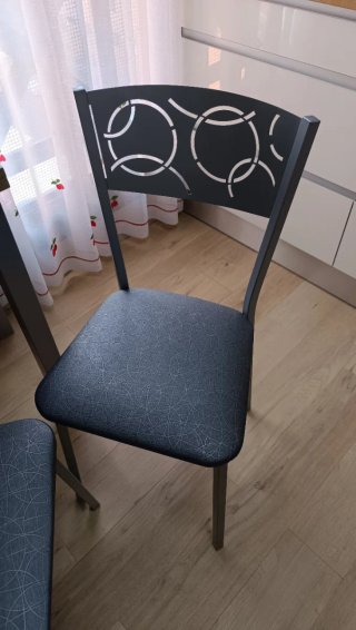 Mesa de cocina + 2 sillas