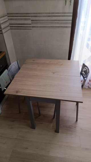 Mesa de cocina + 2 sillas