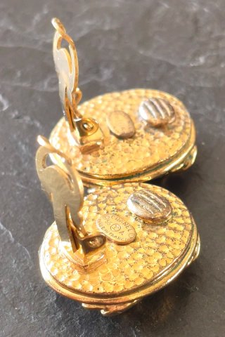 Clips Chanel Otoño Invierno 95 Karl Lagerfeld