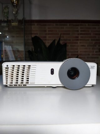 Proyector LG DLP + Adaptador HDMI