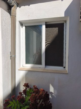 Ventana PVC con mosquitera,sin persiana