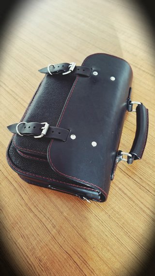 Bolso piel hecho a mano negro