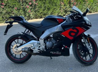 Aprilia RS50 Deportiva Negra y Roja