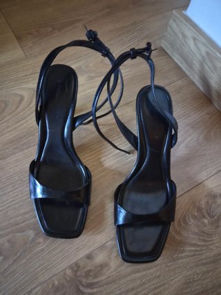 Sandalias elegantes Stradivarius negras