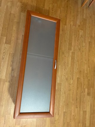 Vitrina de madera cerezo con cristal