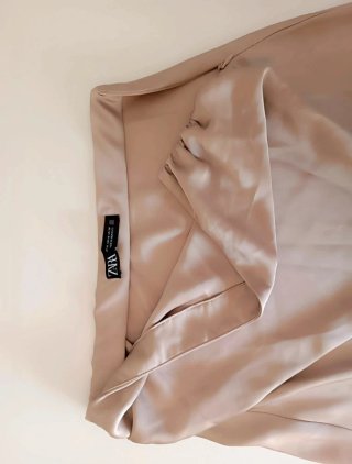 Falda Zara Beige Midi Satén
