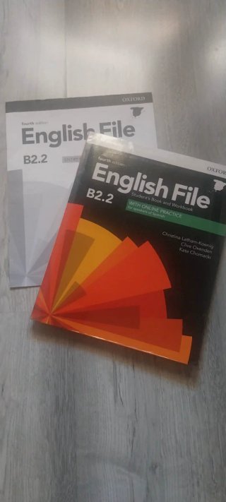 Libro Inglés B2.2 Oxford English File 4ª Ed.