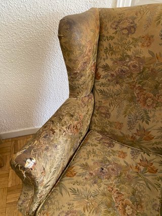 Sillón orejero vintage floral