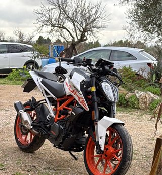 KTM 390 Duke Blanca y Naranja