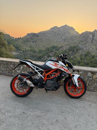 KTM 390 Duke Blanca y Naranja