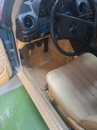 Mercedes-Benz 300 1993