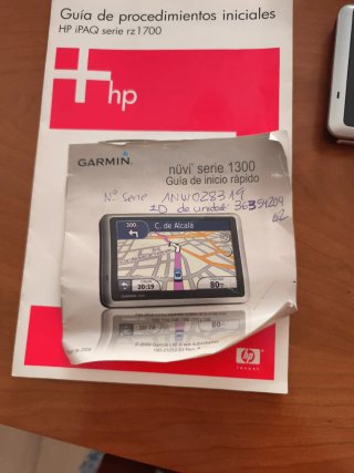 GPS Garmin Nuvi Portátil + Cargador Coche , antigu