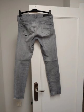 Pantalón pitillo Salsa gris elástico