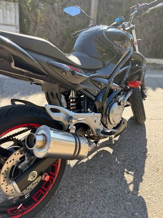 Suzuki Gladius 650 Naked 2014 Negra
