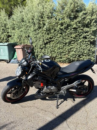 Suzuki Gladius 650 Naked 2014 Negra